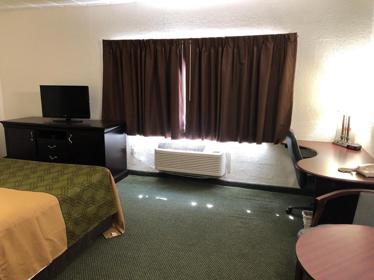 Econo Lodge Inn & Suites Wisconsin Dells Exteriör bild