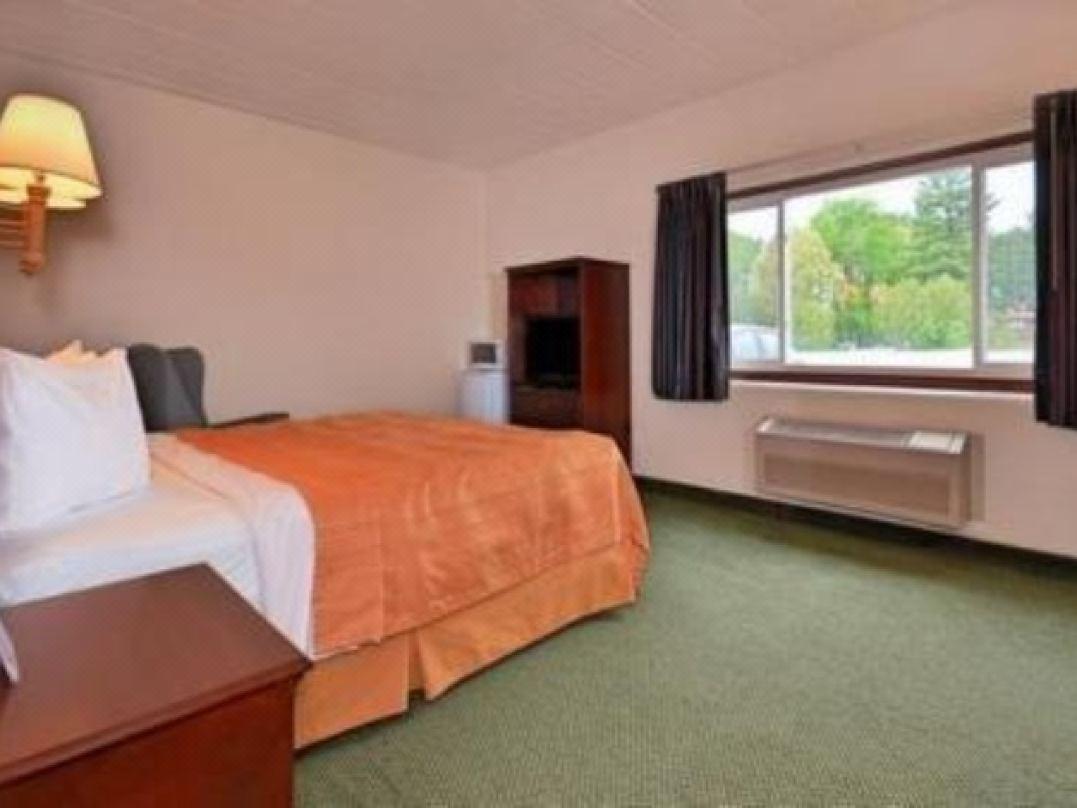 Econo Lodge Inn & Suites Wisconsin Dells Exteriör bild
