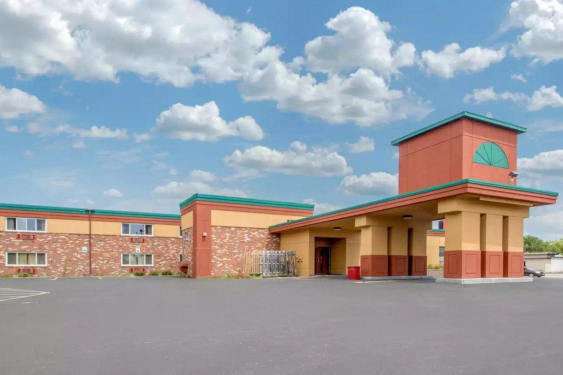 Econo Lodge Inn & Suites Wisconsin Dells Exteriör bild