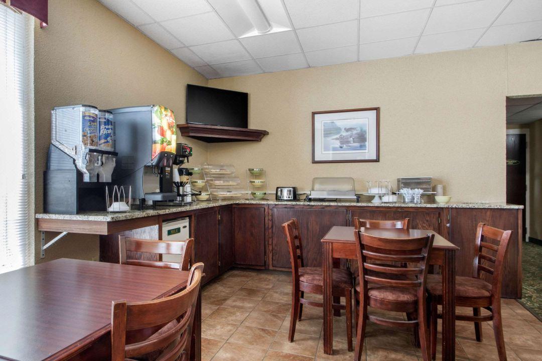 Econo Lodge Inn & Suites Wisconsin Dells Exteriör bild