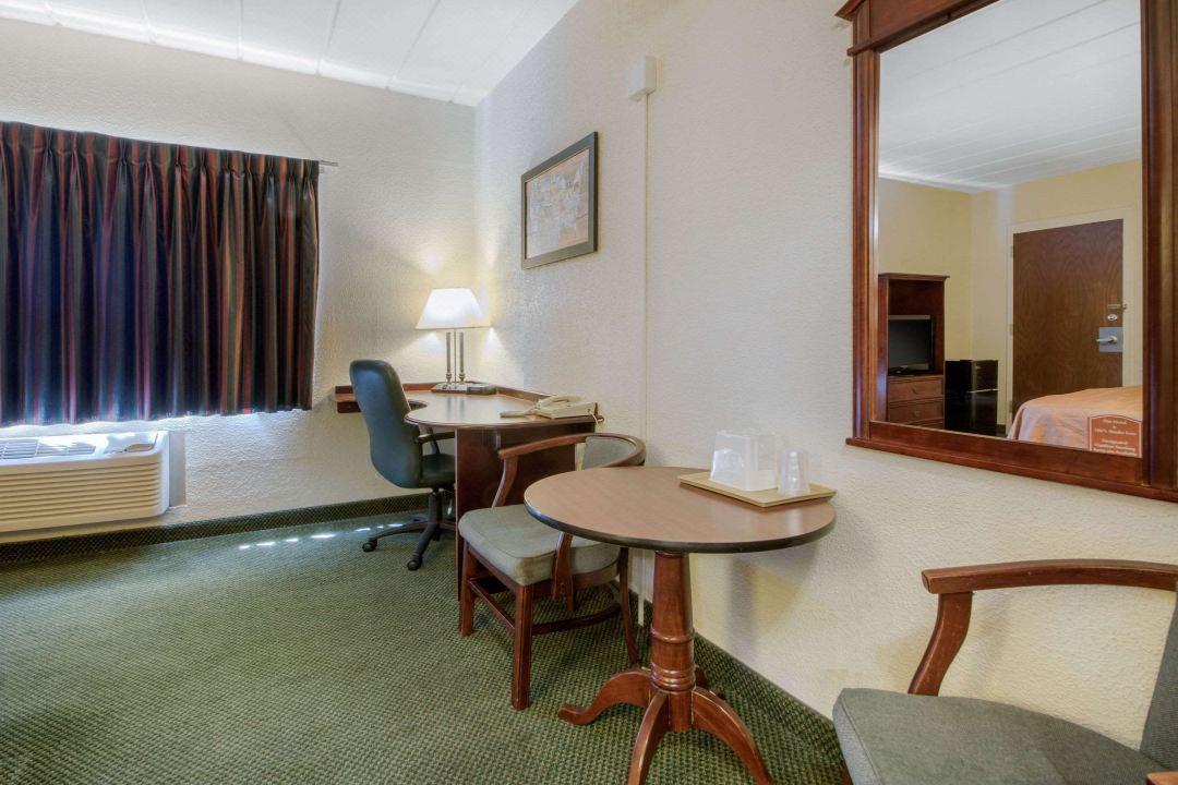 Econo Lodge Inn & Suites Wisconsin Dells Exteriör bild