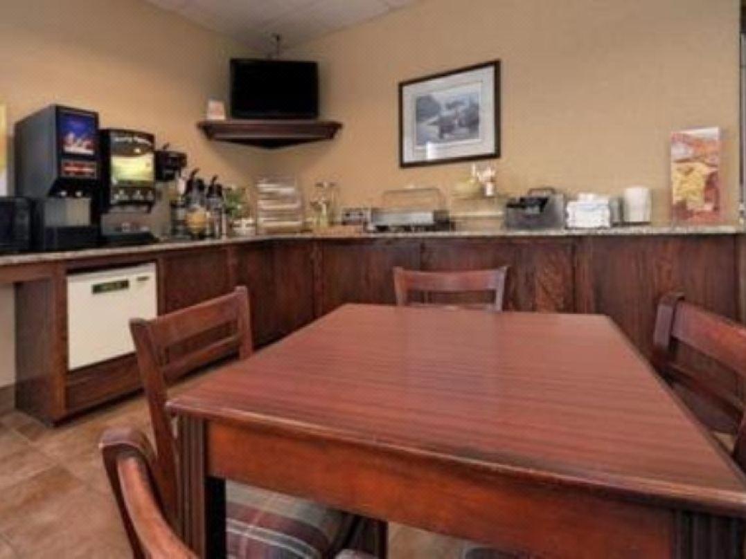 Econo Lodge Inn & Suites Wisconsin Dells Exteriör bild
