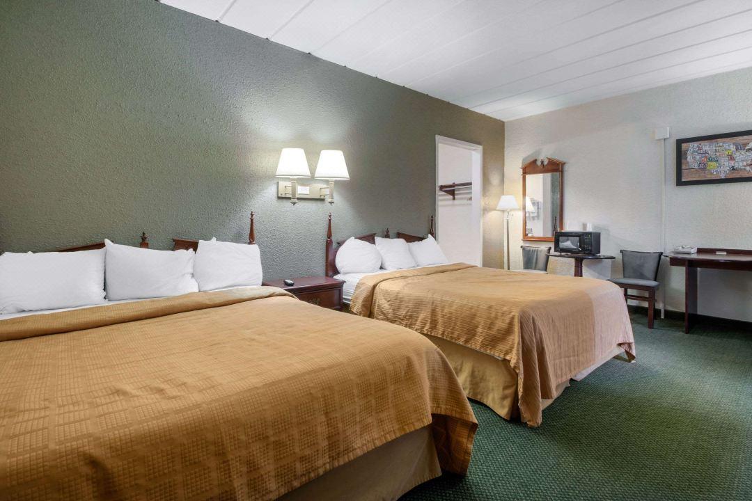 Econo Lodge Inn & Suites Wisconsin Dells Exteriör bild