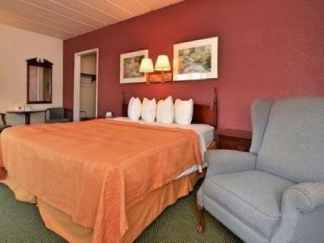 Econo Lodge Inn & Suites Wisconsin Dells Exteriör bild