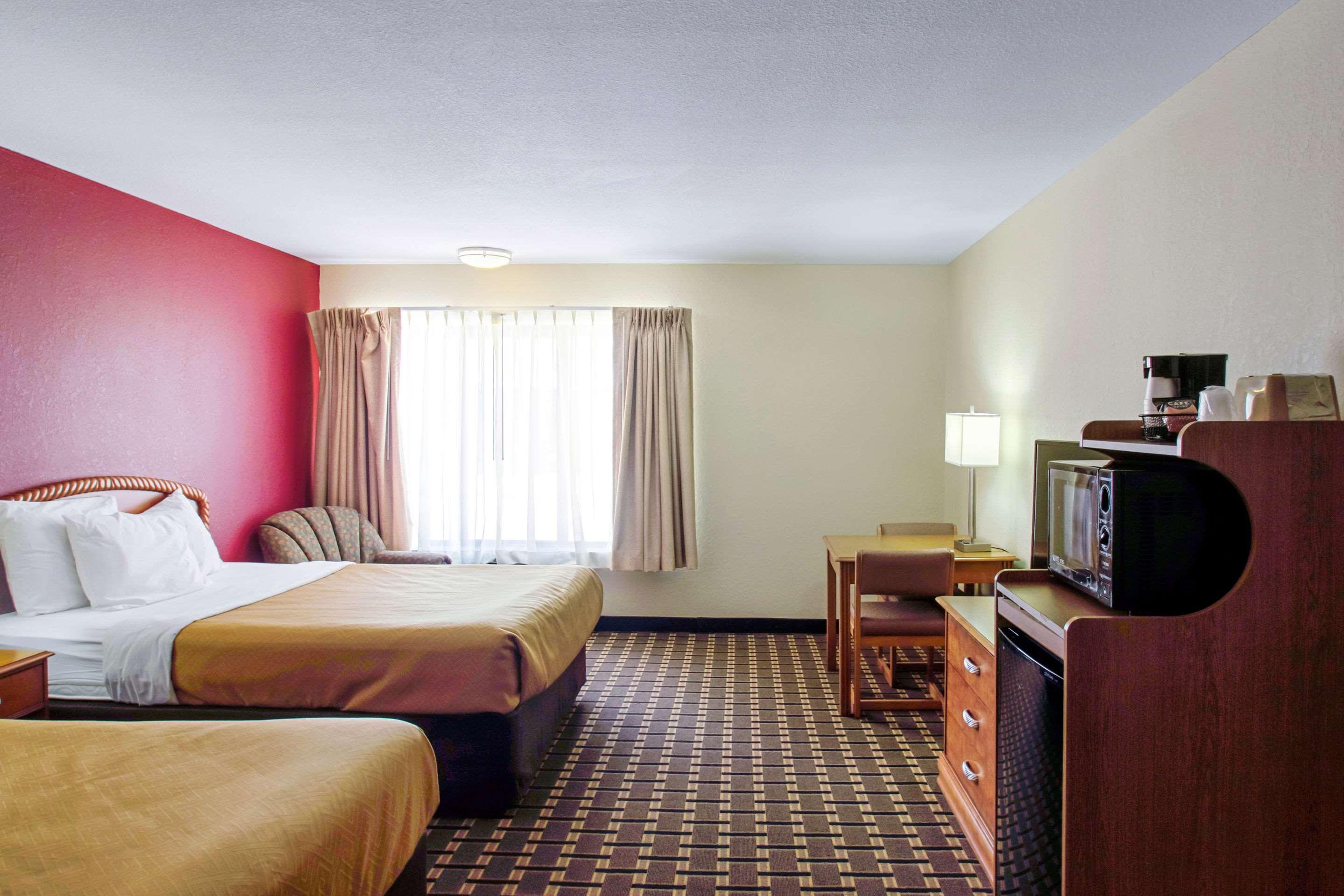Econo Lodge Inn & Suites Wisconsin Dells Exteriör bild