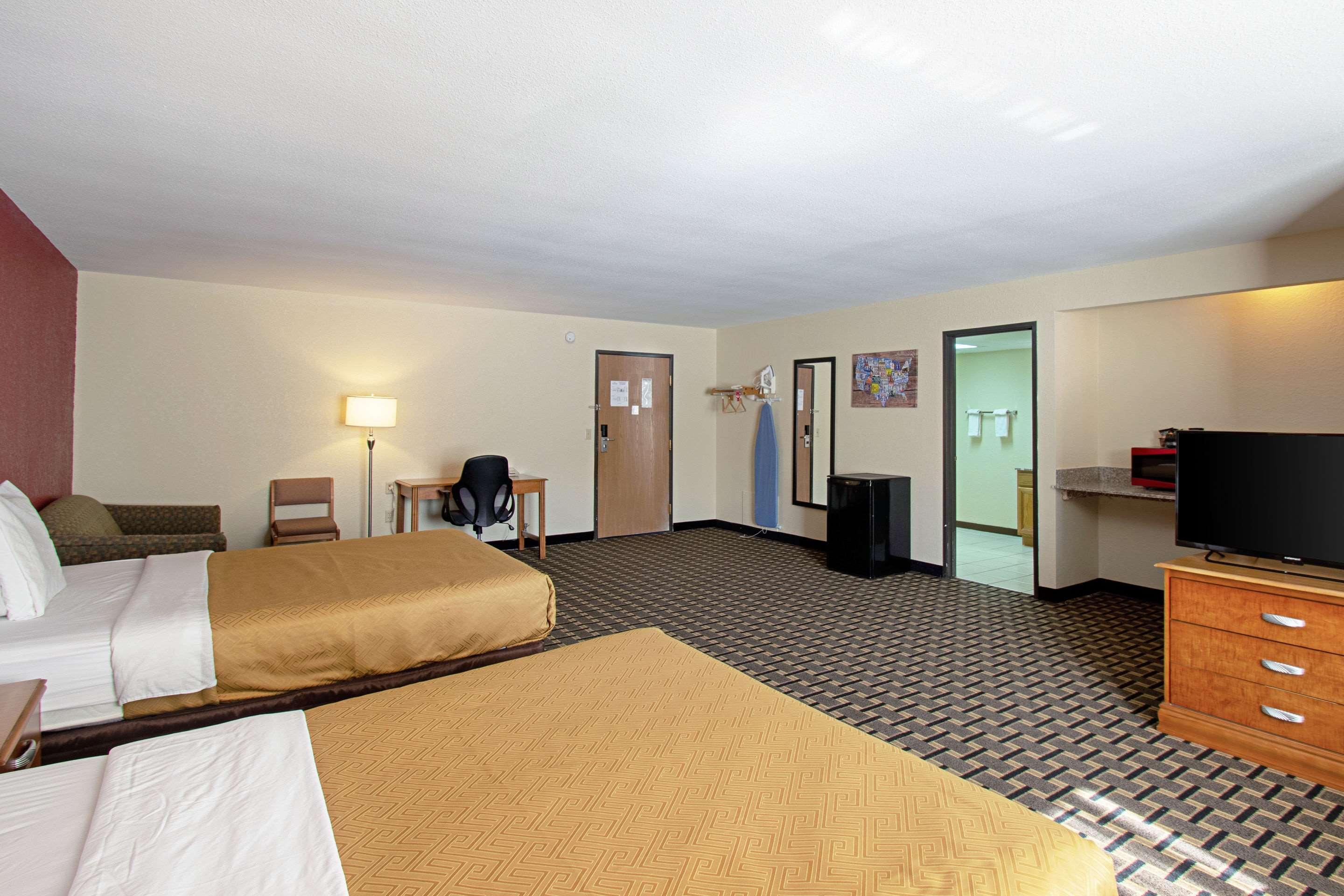 Econo Lodge Inn & Suites Wisconsin Dells Exteriör bild