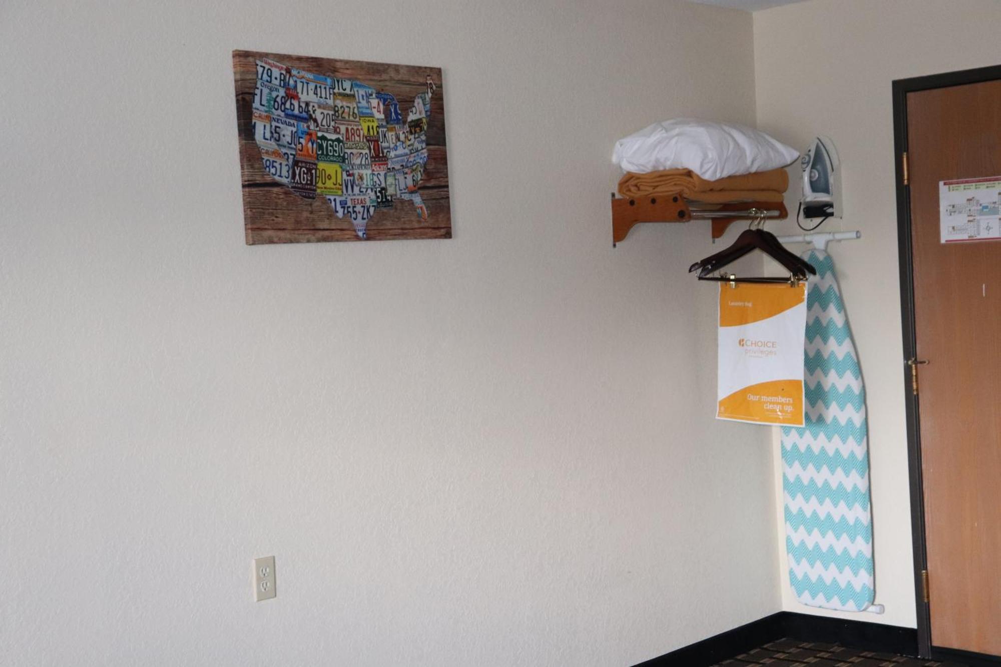 Econo Lodge Inn & Suites Wisconsin Dells Exteriör bild